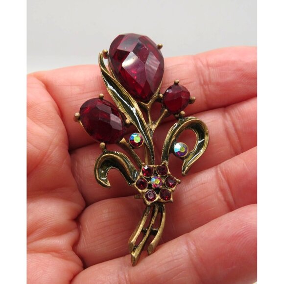 Vintage Floral Brooch 2" Red Faceted Lucite Gems Pin Antique Gold Tone Setting - Picture 8 of 10